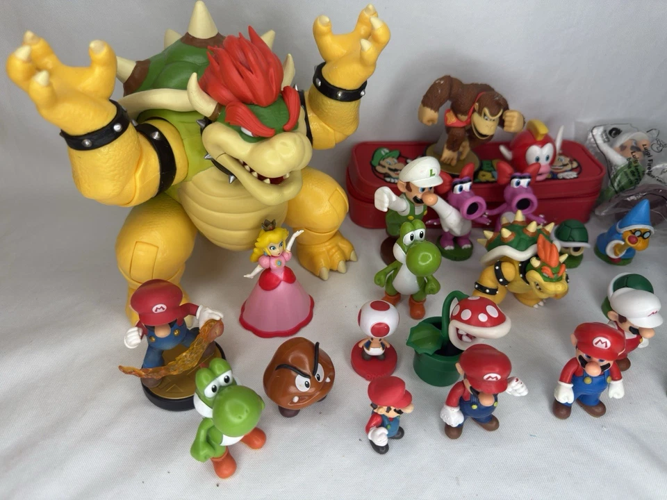 Super Mario Figure Lot – Mario Luigi Peach Bowser Yoshi Donkey Kong + Case - Image 2 of 4