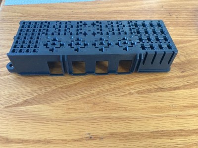 bobcat S650 skid steer fuse block       