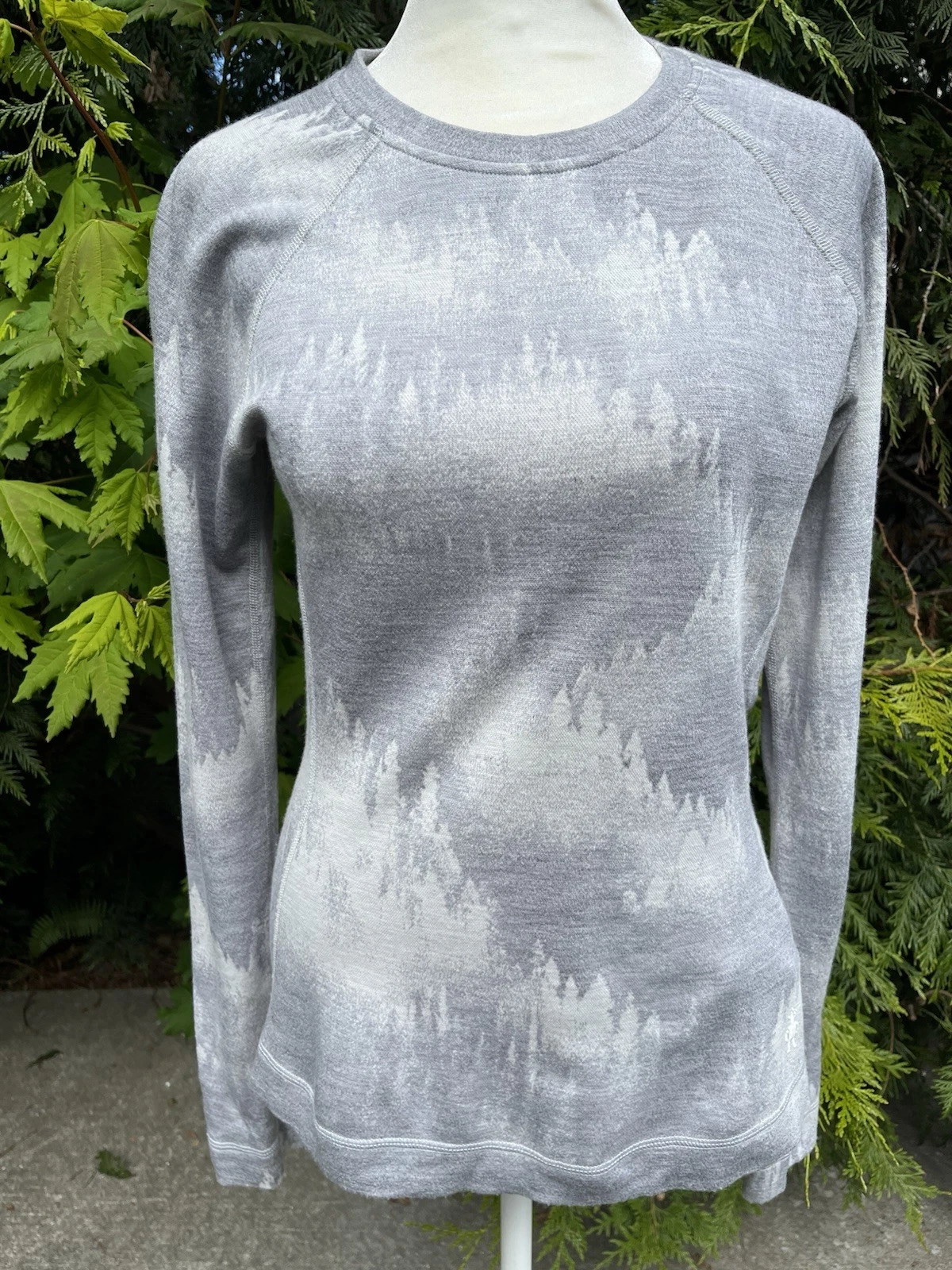 Smart Wool M Women's Gray with White Merino Base Layer Long Sleeve