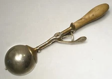 Vintage Gilchrist’s Ice Cream Scoop No. 31