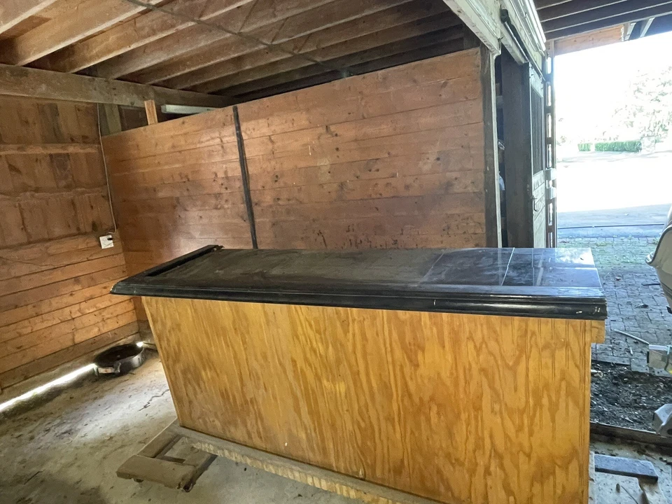 ¡Bar Man’s Cave hecho a medida! Foto 3 de 4