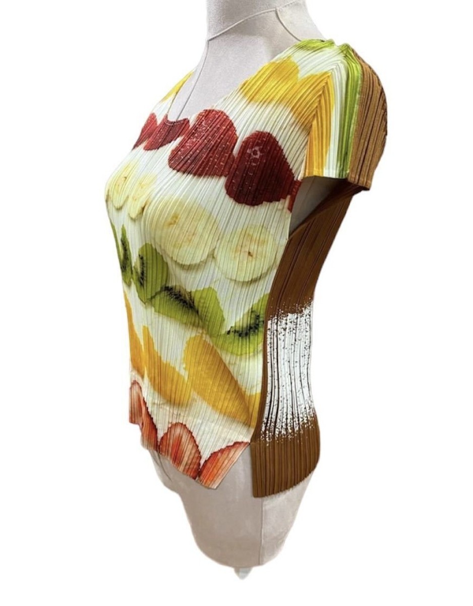 PLEATS PLEASE ISSEY MIYAKE Short Sleeve Fruits Pattern Top PLEATS PLEASE ISSEY MIYAKE Short Sleeve Fruits Pattern Top