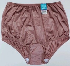 Vanity Fair Perfectly Yours Ravissant Tailored Brief 100 Nylon Plum 6 M