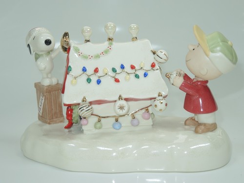 Lenox SNOOPY'S CHRISTMAS CELEBRATION Musical from the Peanuts Collection - Picture 2 of 14