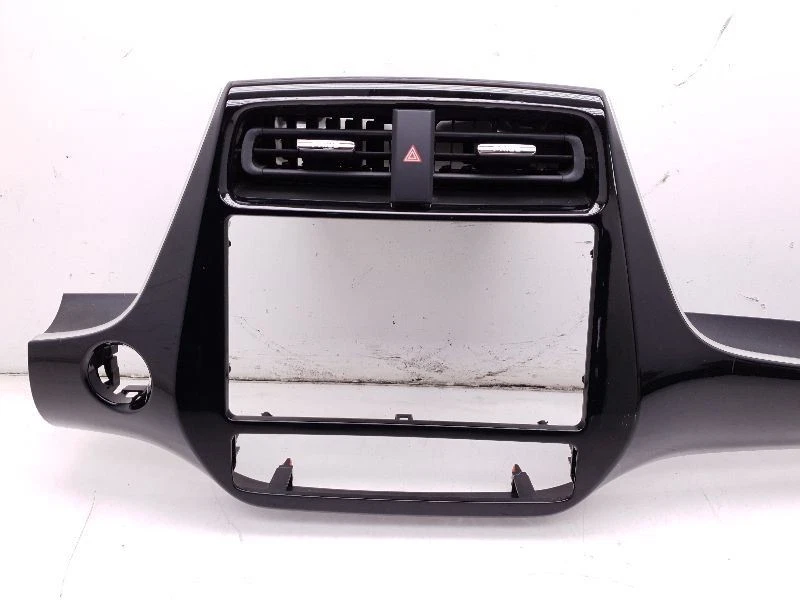 Toyota Prius 2016 montaje de bisel de radio de dos salpicaderos Foto 2 de 4