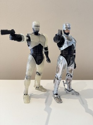 NECA Glow In The Dark Night Fighter RoboCop 7'' Figure & Battle Damage Exclusive