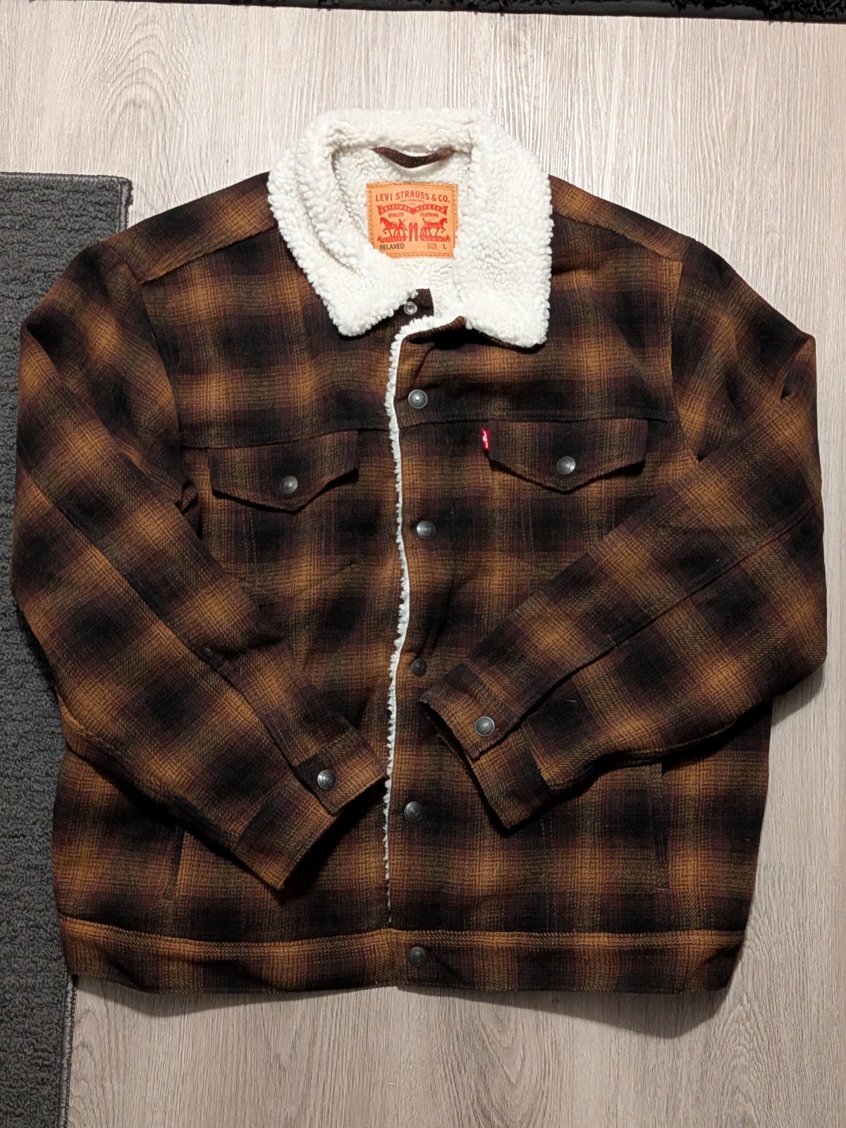 Levi's Men's Relaxed Fit Sherpa Plaid Trucker Jacket - Large