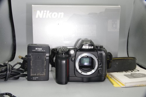 Nikon D100 6.1MP DSLR - Con scatola e caricatore - Foto 1 di 8