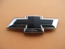 23 24 CHEVROLET EQUINOX FRONT GRILLE EMBLEM LOGO BADGE BLACK OEM 84421363 A46369