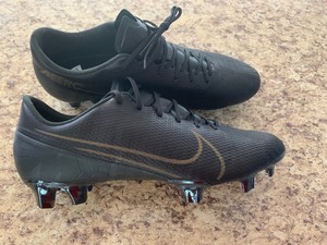 Special Nike Mercurial Vapor XIII Elite FG Football Boots.
