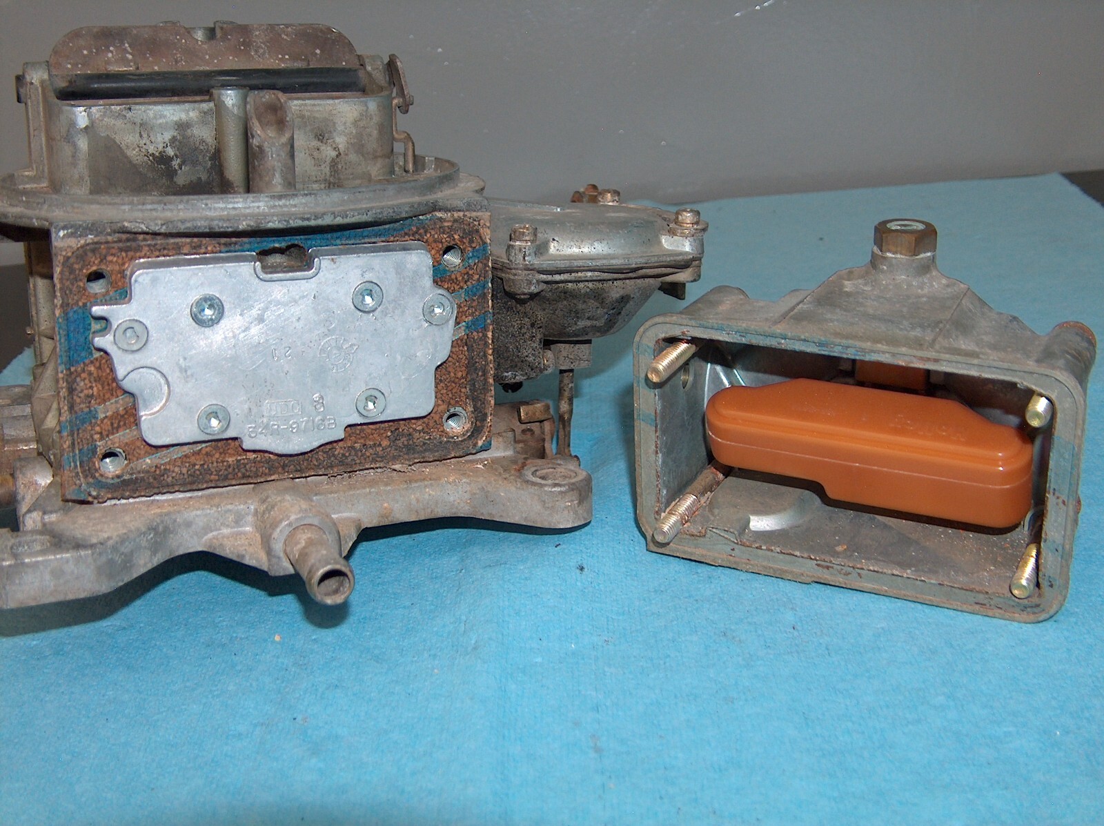 Holley 750 CFM 4 BBL Carburetor Dual Feed Vacuum Secondary 33104 Core