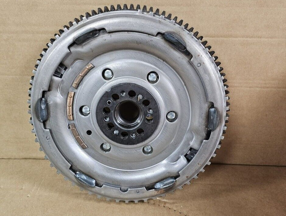 DUAL MASS FLYWHEEL FOR NISSAN NAVARA D40 PATHFINDER R51 2004-2010 415036310