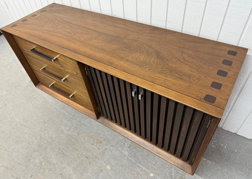 Aparador Mid-Century Modern Lane de nogal y palisandro Foto 4 de 4