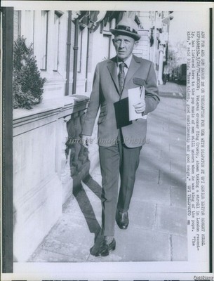 1971 Walking In London Bing Crosby Praises Current Music Celebrity Wirephoto 7x9