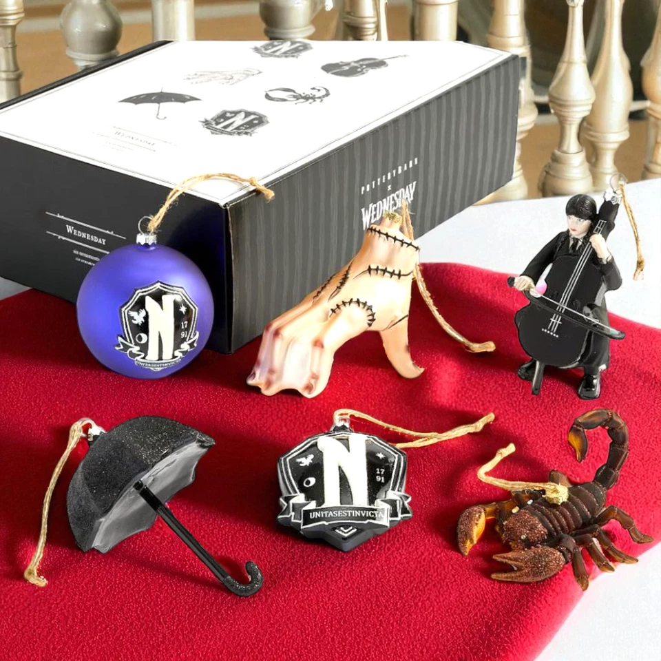 NUEVO Pottery Barn x Wednesday Addams Lote de 6 Adornos Navidad Decoración Halloween Foto 2 de 4