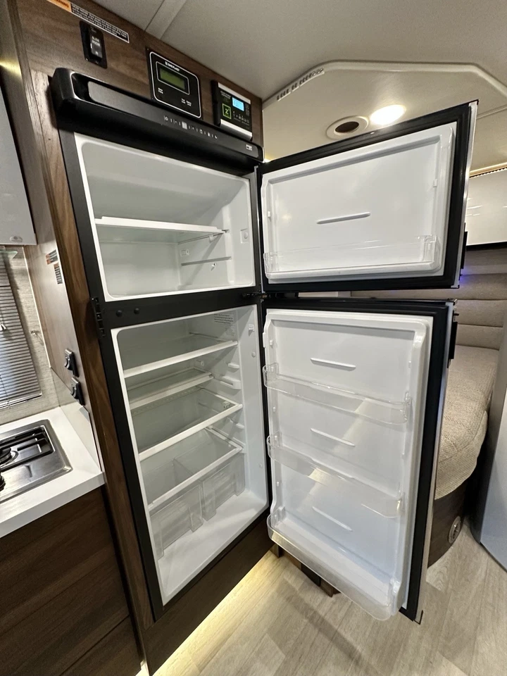 2022 Mercedes-Benz Sprinter 3500 - Image 3 of 4