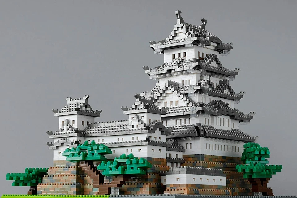 Nanoblock Himeji Castle Special Deluxe Edition Metallic Silver ver NB-042A - Image 3 of 4