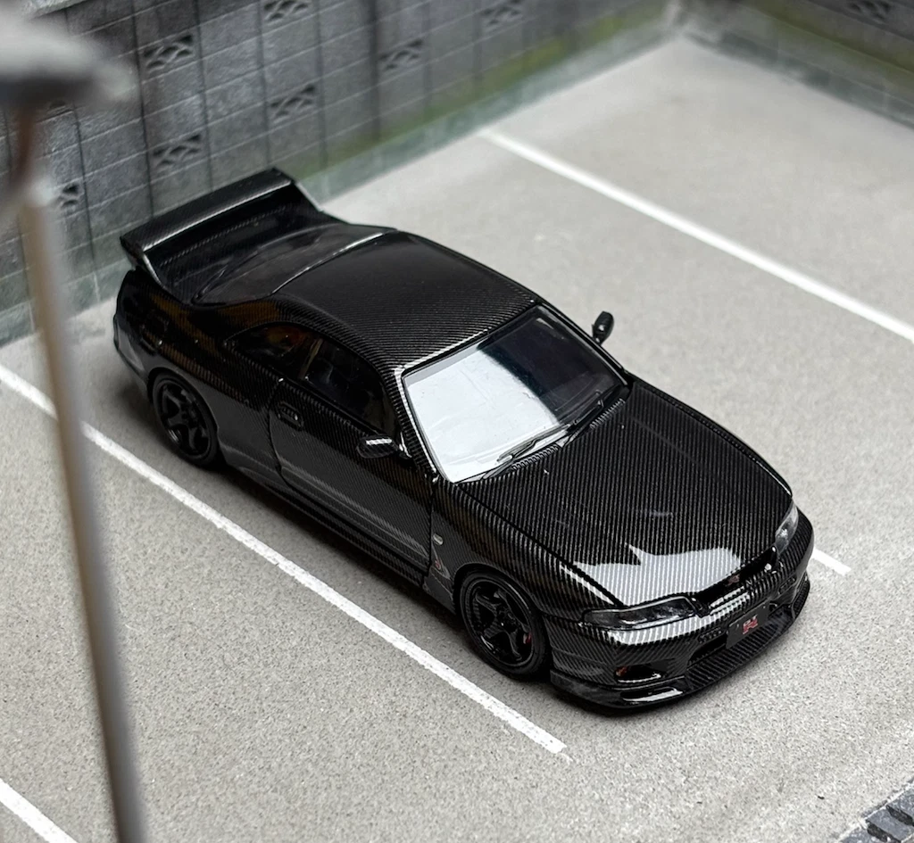 FH 1:64 Black Carbon Skyline GTR R33 Nismo S-Tune Model