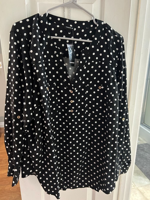 NWT Torrid Harper Washable Challis Blouse Black White Polka Dot V-Neck Size 3X
