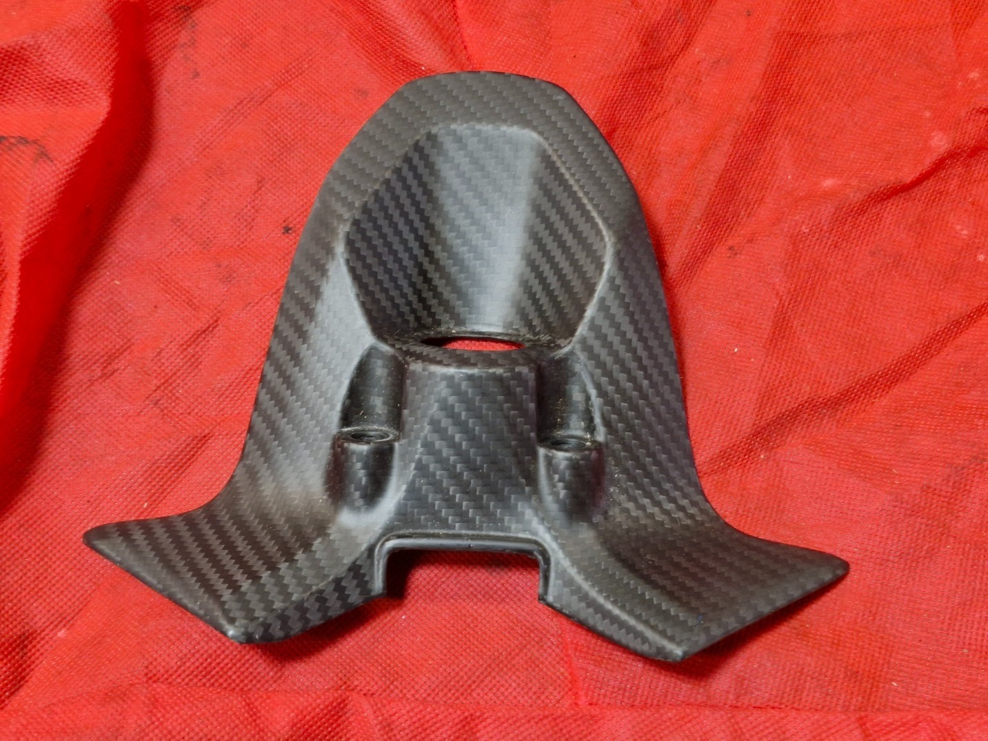 Entourage de neiman carbone pour moto SBK 848 look piste et sorties motardes