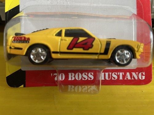 TONKA MIGHTY-RIG CARRYING CASE + 4 TONKA VEHICLES DIST. 2000 BY MAISTO 12”DIA5”D - Picture 4 of 14