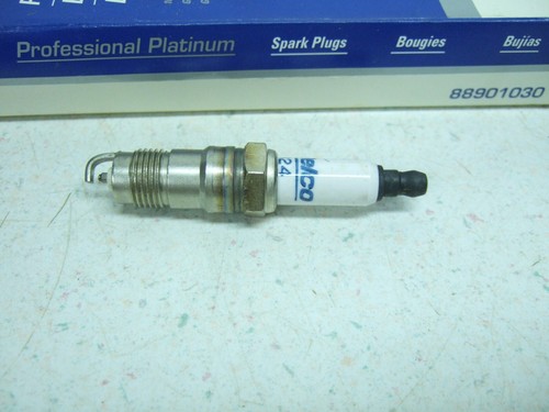 AC DELCO 41-824 SPARK PLUGS-BOX OF 8 - Picture 2 of 4