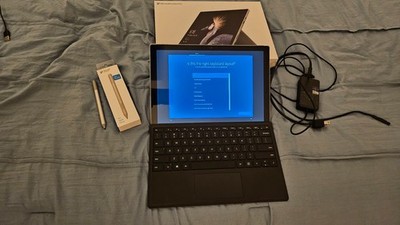 Surface Pro Model 1796 i5 タイプカバー付き ☆b☆未使用 Microsoft