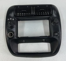 95-04 Ford Ranger Dashboard Trim Radio Heater Bezel W/Vents OEM 4x4 Fog Lights