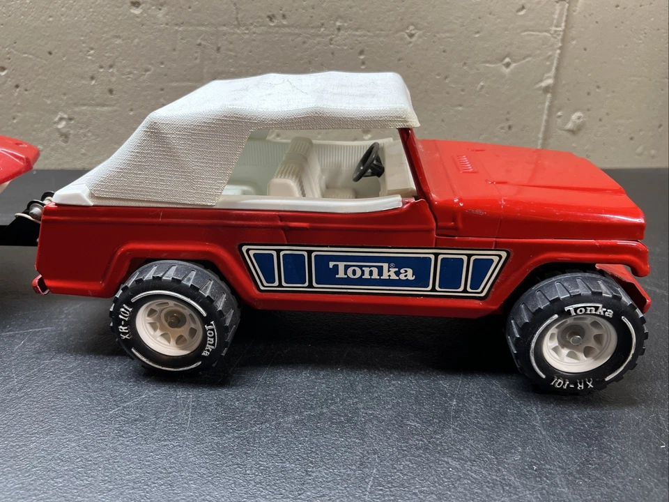 Red Tonka Jeep Jeepster - Tandem Trailer With Boat CLEAN RARE & COMPLETE - Image 2 of 4