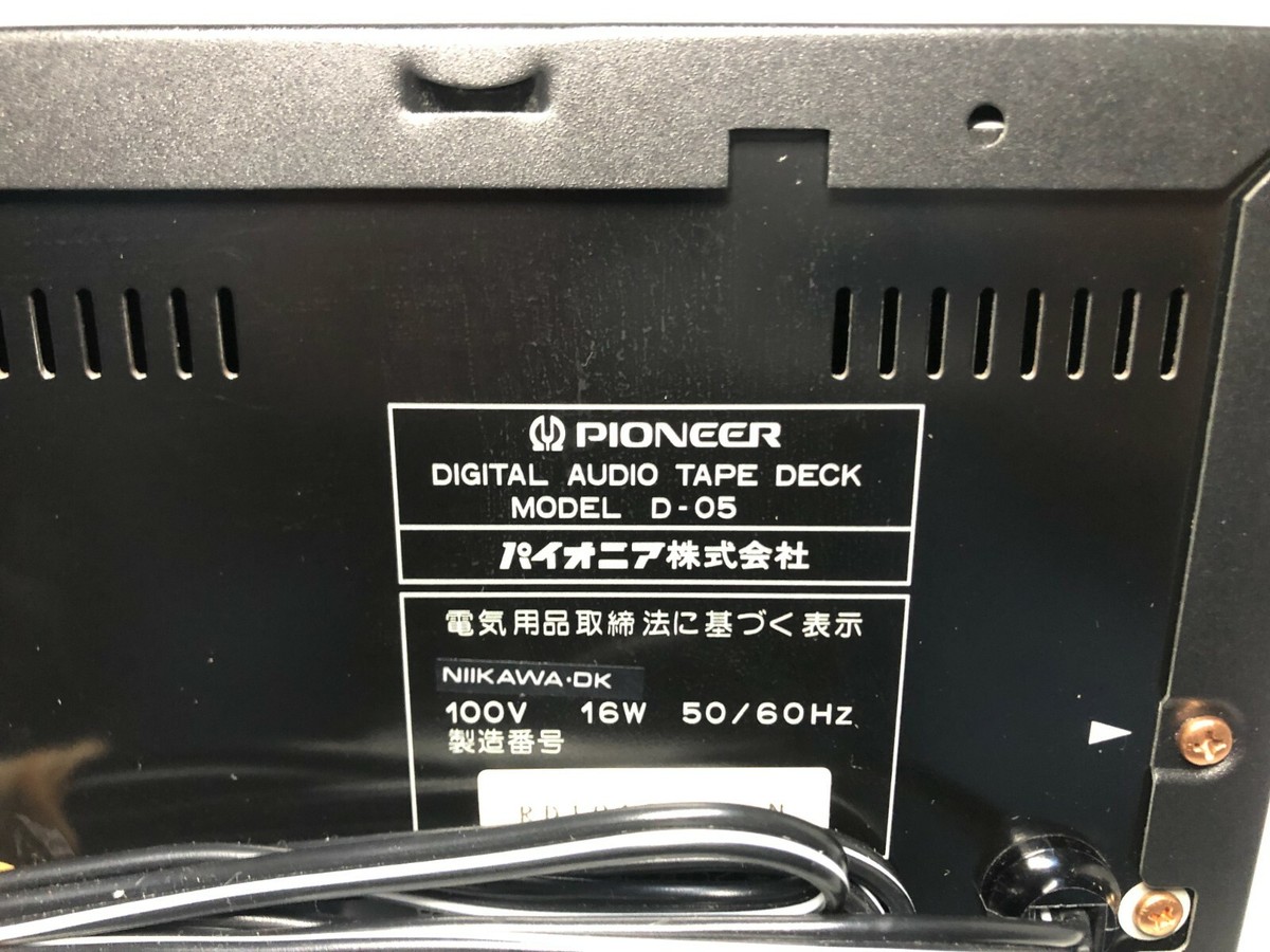 Pioneer D-05 Digital Audio Cassette Tape Deck DAT Deck Good Pioneer D-05 Digital Audio Cassette Tape Deck DAT Deck Good