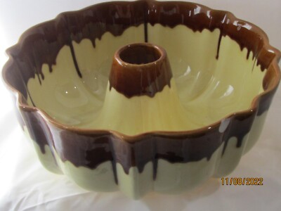 Ceramic Bundt Pan. Yellow with Brown Dripping Glaze. USA made