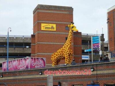 PHOTO  LEGOLAND DISCOVERY CENTRE BIRMINGHAM ARENA SURROUNDED BY HORDES OF UNICOR
