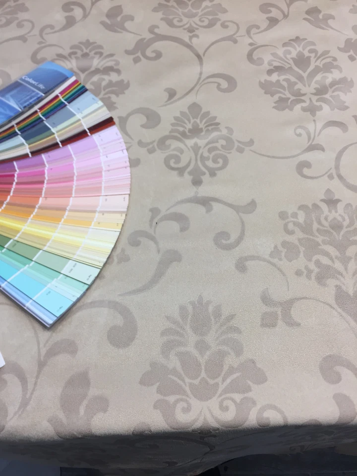 Tela de gamuza crema francesa en relieve damasco por yarda 59 pulgadas Foto 2 de 4