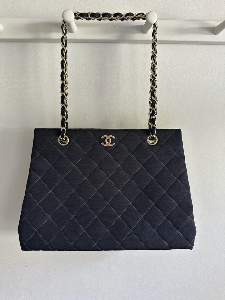 Auténtico bolso de hombro vintage años 90 CHANEL Matelasse cadena tela nailon negro dorado CC Foto 2 de 4