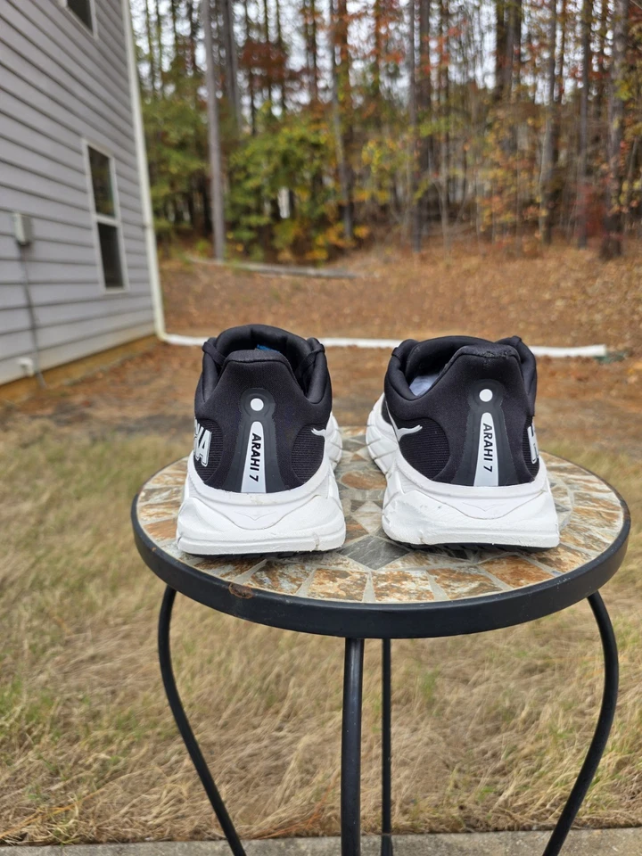 Hoka Arahi 7 1147851 BWHT Negro/Blanco Zapatos para Correr Tenis Para Mujer Talla 11 B Foto 4 de 4