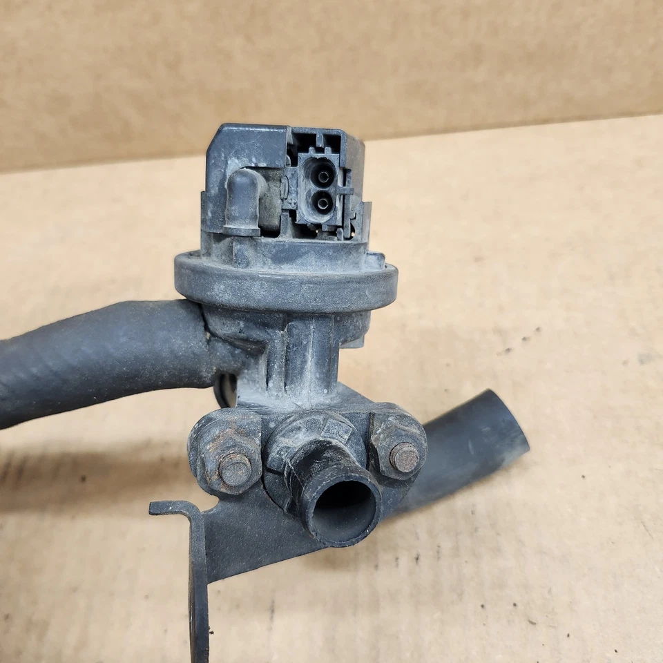 Válvula de control de inyección de aire de smog 85 C4 Corvette manguera de tubo silenciador OEM Foto 4 de 4