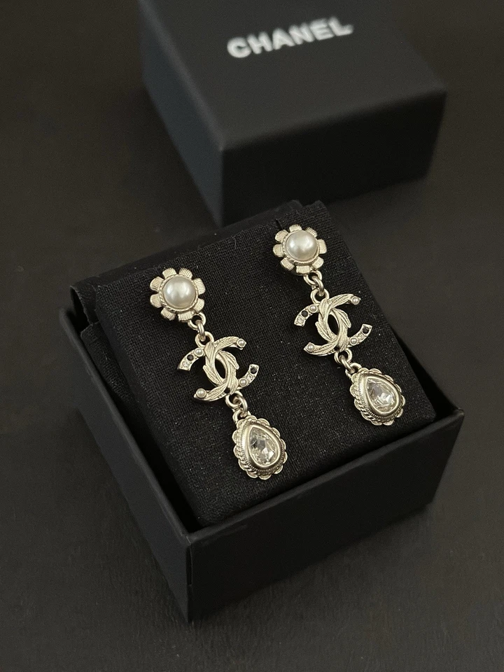 Pendientes en lágrima de cristal CC perlas flor Chanel Foto 2 de 4