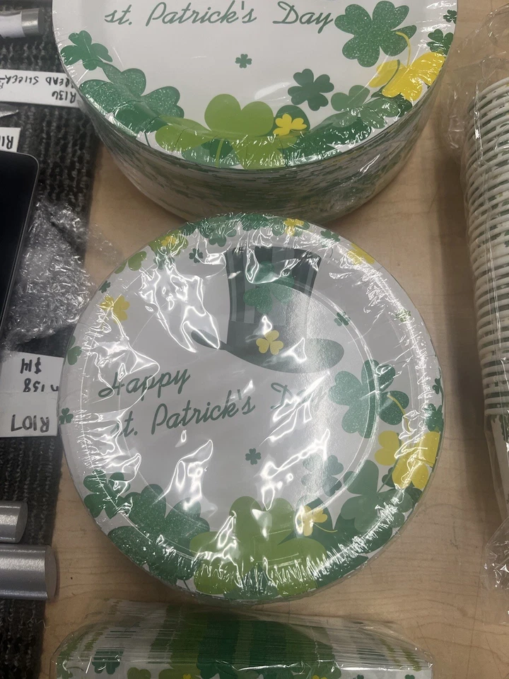 400 Pc St Patricks Day Plates and Napkins set, Serves 100 Cups Included - Image 3 of 4