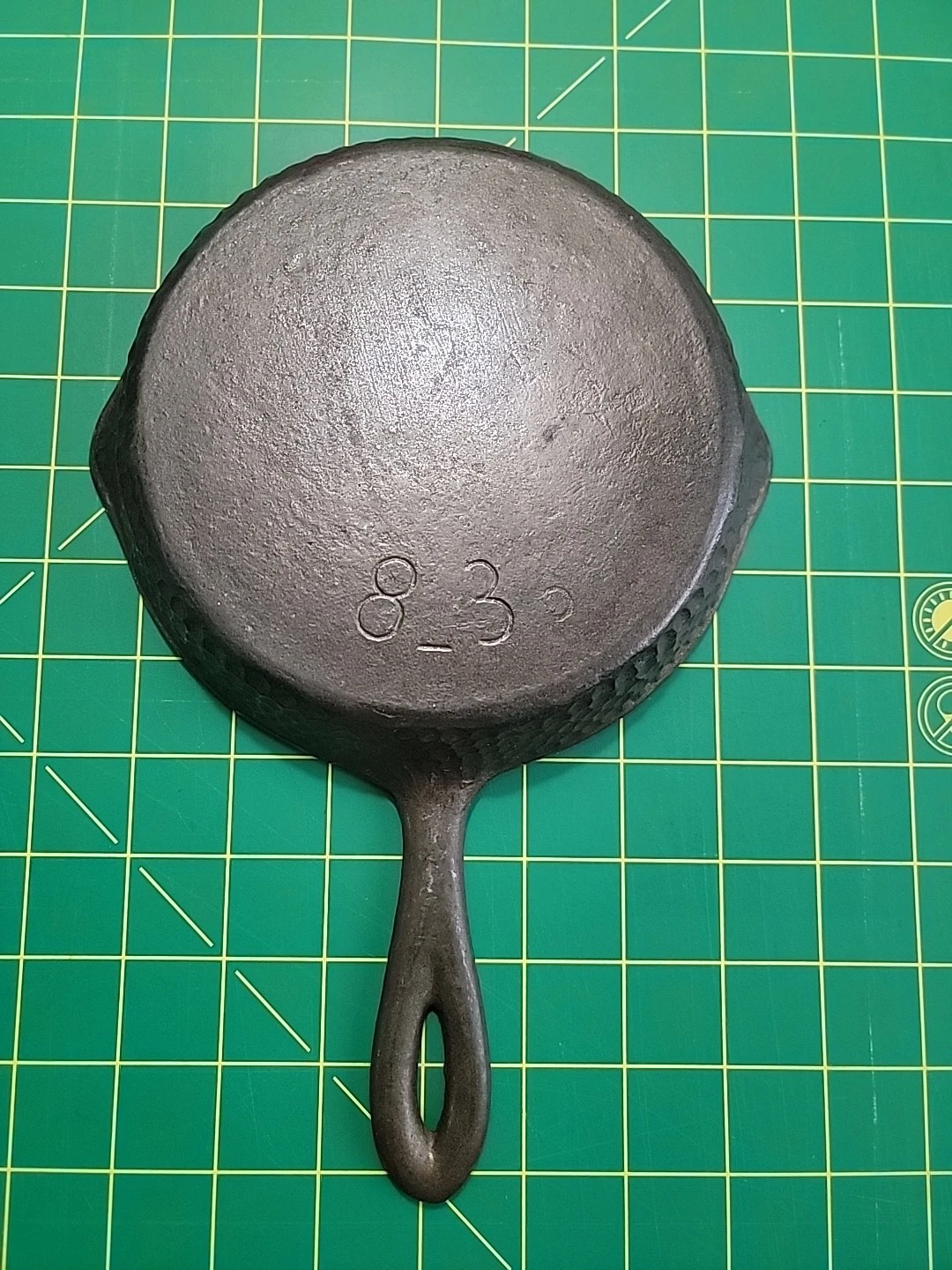 Vtg Chicago Hardware Foundry/ CHF Hammered No 3 6-1/2" Cast iron Skillet 8_3 D
