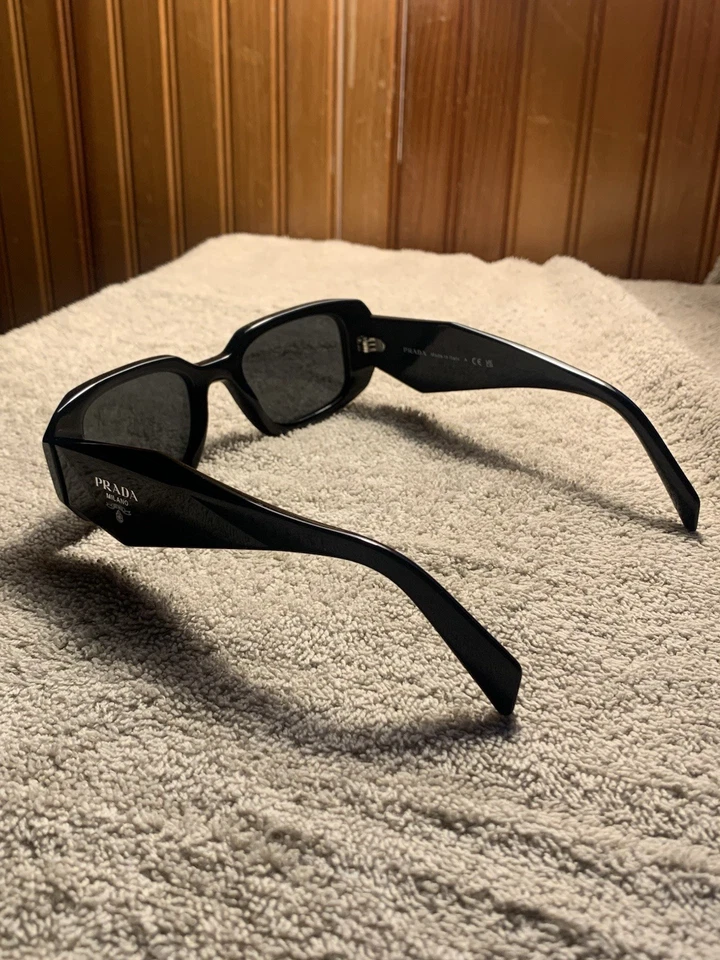 普拉达米兰太阳镜符号设计 — 第 2/4 张图片