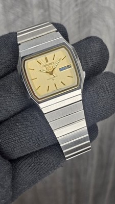 square vintage Seiko 5 automatic 21 jewels 7009-2060 day/date