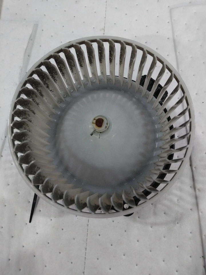 Motor soplador de climatización delantero usado se adapta a: Subaru Xv Crosstrek 2.0 2016 grado A Foto 2 de 4