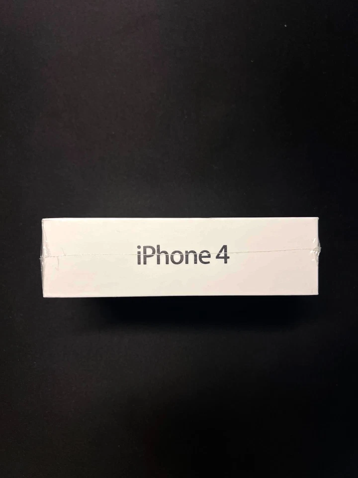 Rarity Collector's Item - Sealed iPhone 4 32GB Black - Never opened, iOS 6!! - Immagine 2 di 4