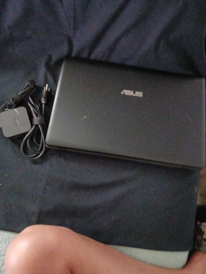 Asus X75A con cargador - Para piezas no funciona Foto 3 de 4