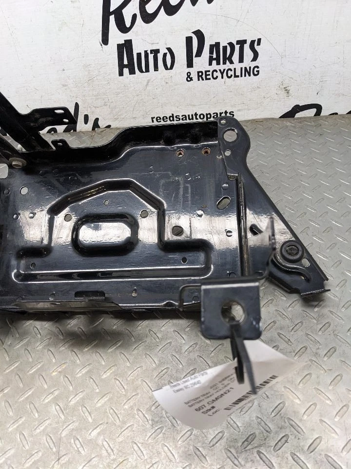 GMC SIERRA 2500 HD 2020-2025 bandeja de batería caja soporte OEM 1176643 Foto 4 de 4