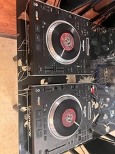 Numark V7 High-resolution Motorized Turntable Software Controller -Black