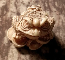 Feng Shui Money Frog Lucky Money Toad Decor Wealth Resin Beige Paperweight 1½" T
