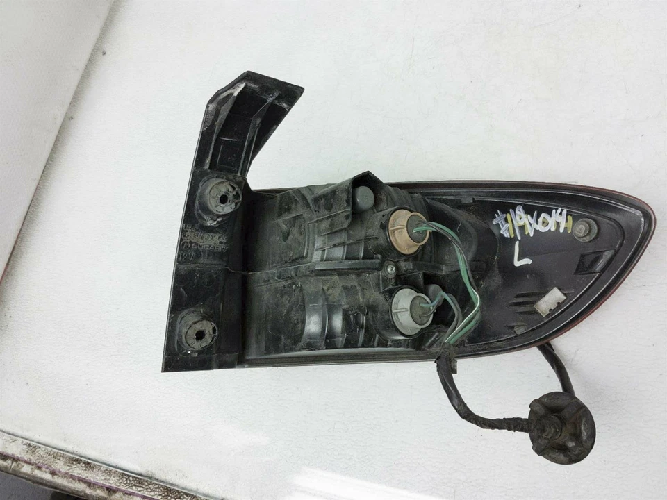 Luz trasera de freno izquierda para conductor Subaru B9 Tribeca 2006 84201Xa01a en carrocería Foto 3 de 4