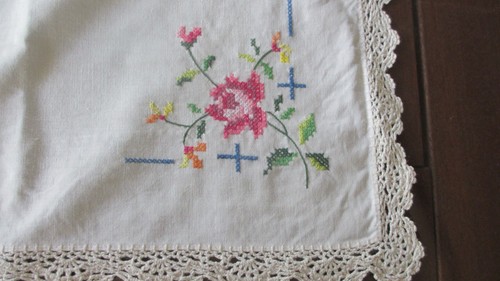 Vintage Cotton Tablecloth, Cross Stitched Red Roses 85x 82 cms, crochet edge - Picture 6 of 12
