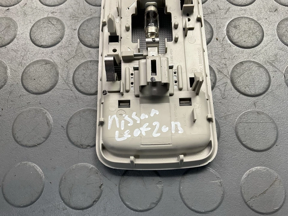 Nissan LEAF 2013-2017 luz cúpula trasera OEM Foto 4 de 4